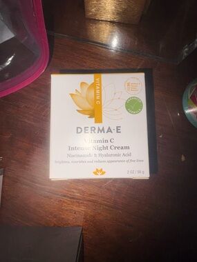 Vitamin C Intense Night Cream - White & Yellow